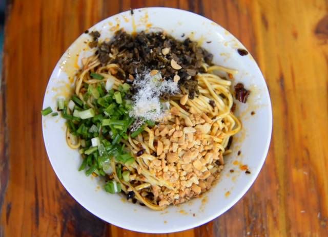 美好的假期从一束花开始,美好的假期从早餐开始