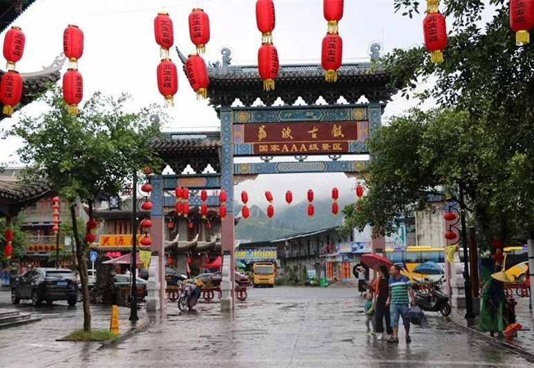 一个有情怀的城——中秋节，带你看看美“腻”的荔波县城