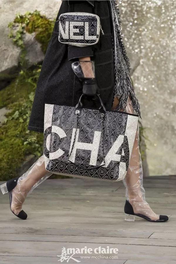 跟GD和表姐来到香奈儿“水帘洞”,看完我开始期待下雨天!