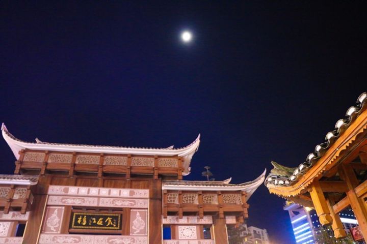 一个有情怀的城——中秋节，带你看看美“腻”的荔波县城