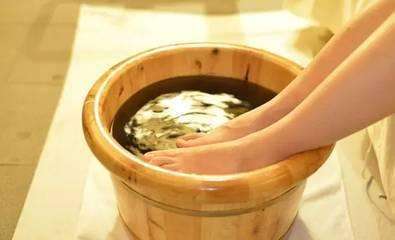 体内有寒邪的人适合用什么来泡脚,寒气重泡脚治什么病