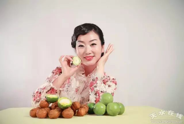 天水市委常委、副市长李晓东：我家门前清水流，漫山遍野鲜核桃！