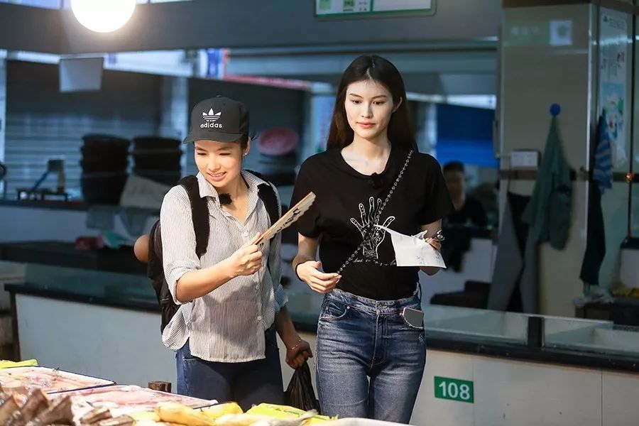 让社交障碍者的尴尬症都犯了,为什么说这档节目正在进行一场社会实验?