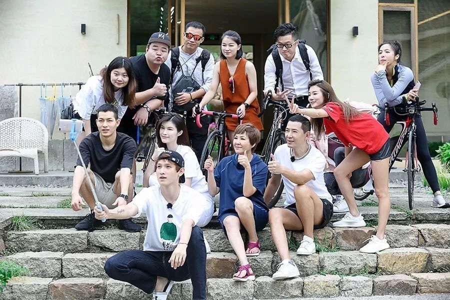 让社交障碍者的尴尬症都犯了,为什么说这档节目正在进行一场社会实验?