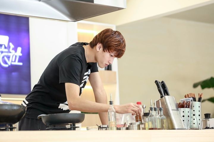 让社交障碍者的尴尬症都犯了,为什么说这档节目正在进行一场社会实验?