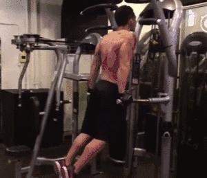 发现自己胸肌会动,为什么胸肌会自己动