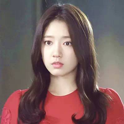 大圆脸女生必须要尝试的瘦脸发型,瘦脸额头高发型女2021流行发型