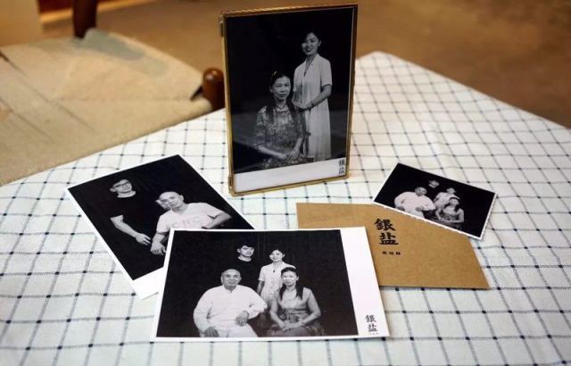 没有数码、不用PS,这间照相馆里的每一记快门,都是凝固的时光