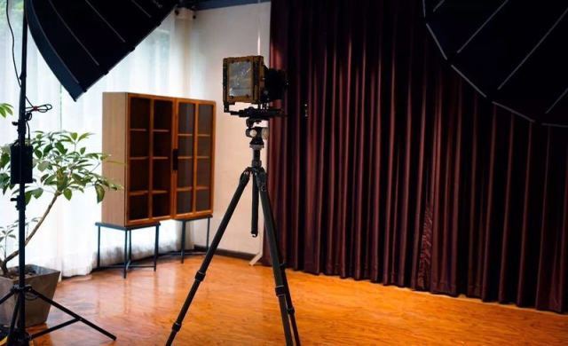 没有数码、不用PS,这间照相馆里的每一记快门,都是凝固的时光