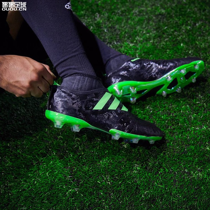 阿迪达斯GlitchHacked外靴发布