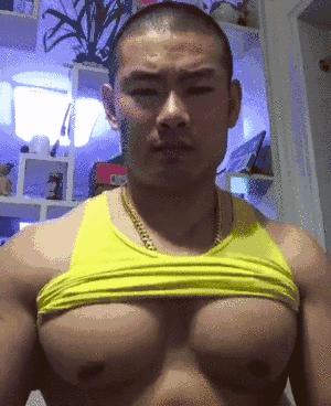 发现自己胸肌会动,为什么胸肌会自己动