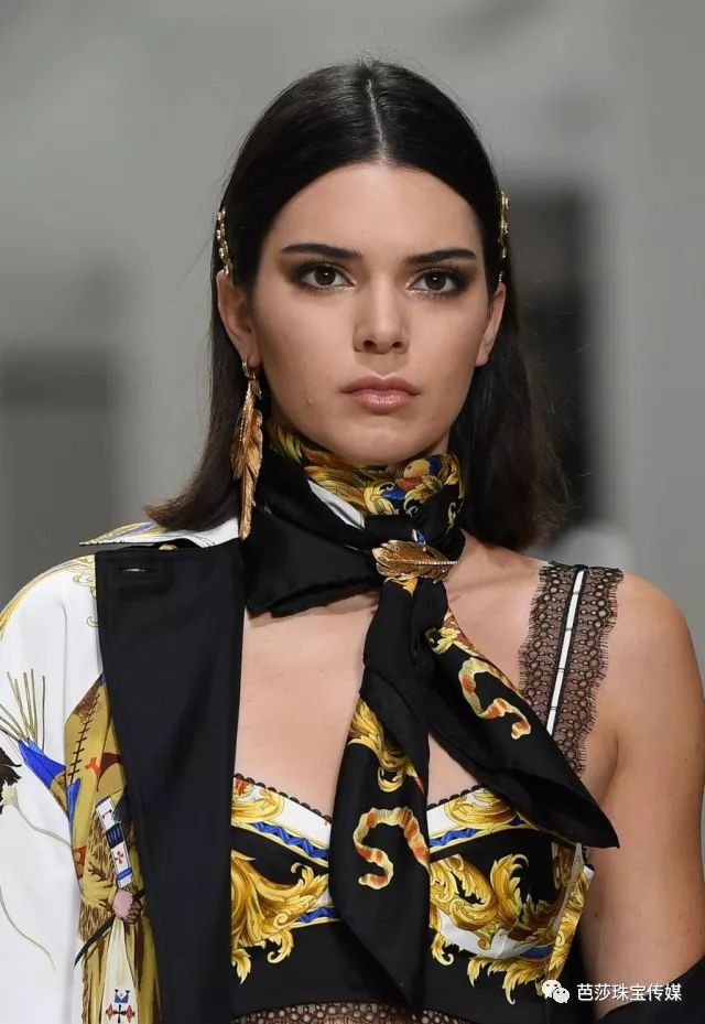 丝巾的100种新玩法,丝巾的各种新玩法