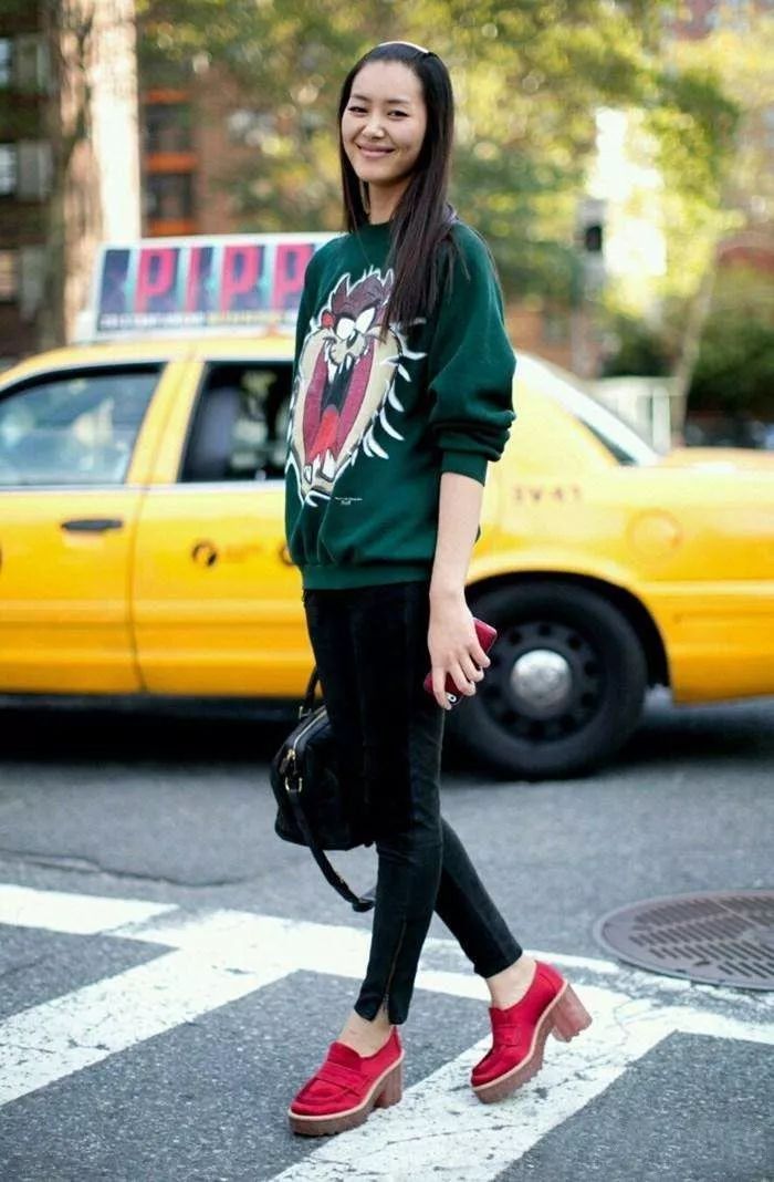 Madam问答室丨遮瑕膏、抗氧化精华、丝绒卫衣、粉饼、黄皮围巾搭配