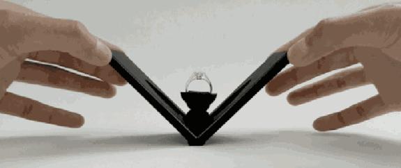 信了商家说的“钻戒每年能换新”，花了几万元买钻戒，结果……这里的套路深到你想不到｜武汉早班车