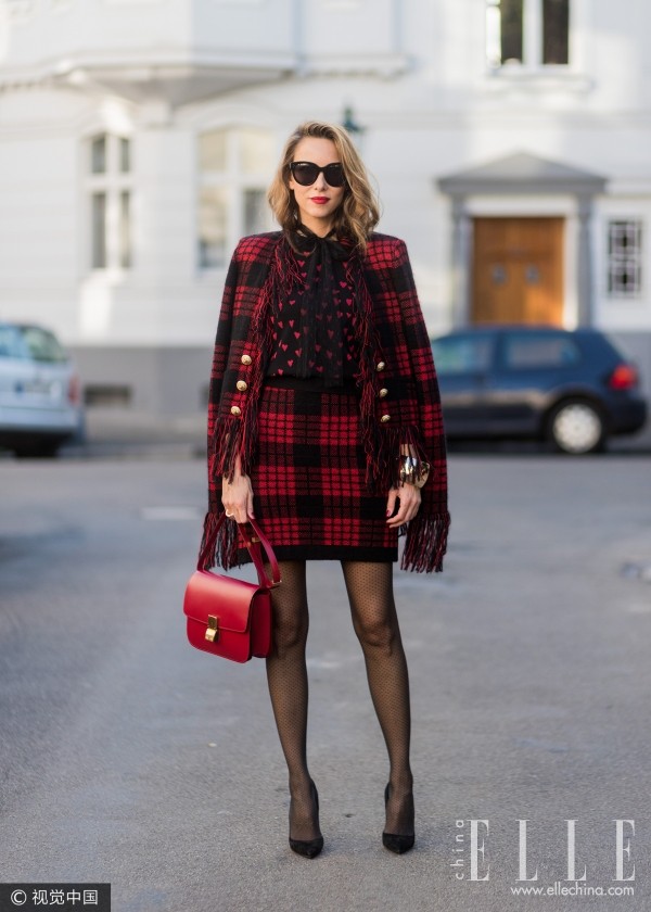 早秋还想穿裙子你得这么搭,秋天想穿裙子又嫌太冷