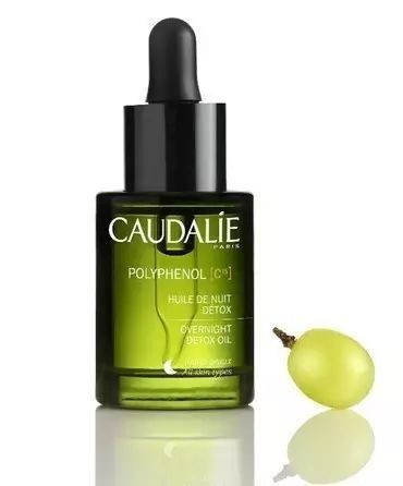 Madam问答室丨遮瑕膏、抗氧化精华、丝绒卫衣、粉饼、黄皮围巾搭配