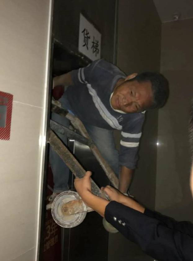 信了商家说的“钻戒每年能换新”，花了几万元买钻戒，结果……这里的套路深到你想不到｜武汉早班车