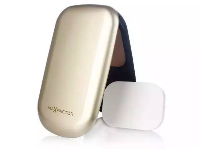 Madam问答室丨遮瑕膏、抗氧化精华、丝绒卫衣、粉饼、黄皮围巾搭配