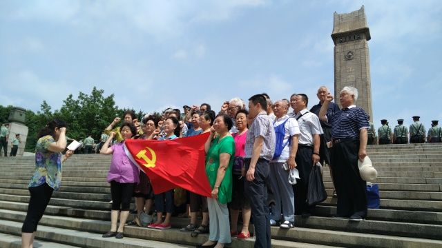 展示党员风采当好岗位标兵,党员风采展示亮身份当先锋