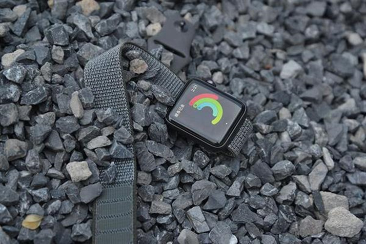 戴着AW3游泳感觉如何？锋友说真的很不错