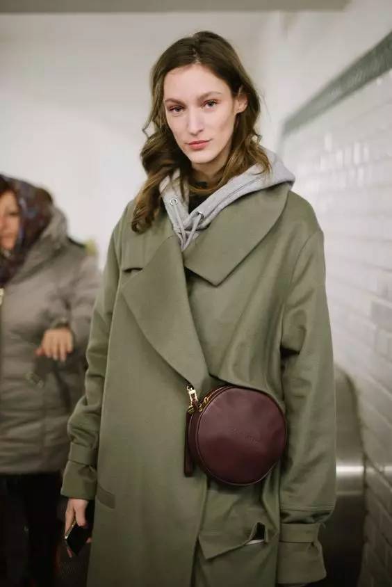 秋季穿衣搭配技巧,秋季穿衣搭配方法大全