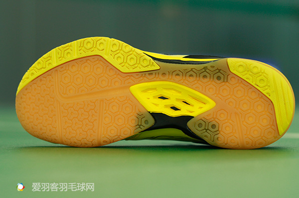 迪卡侬bs羽毛球鞋,花钱花在刀刃