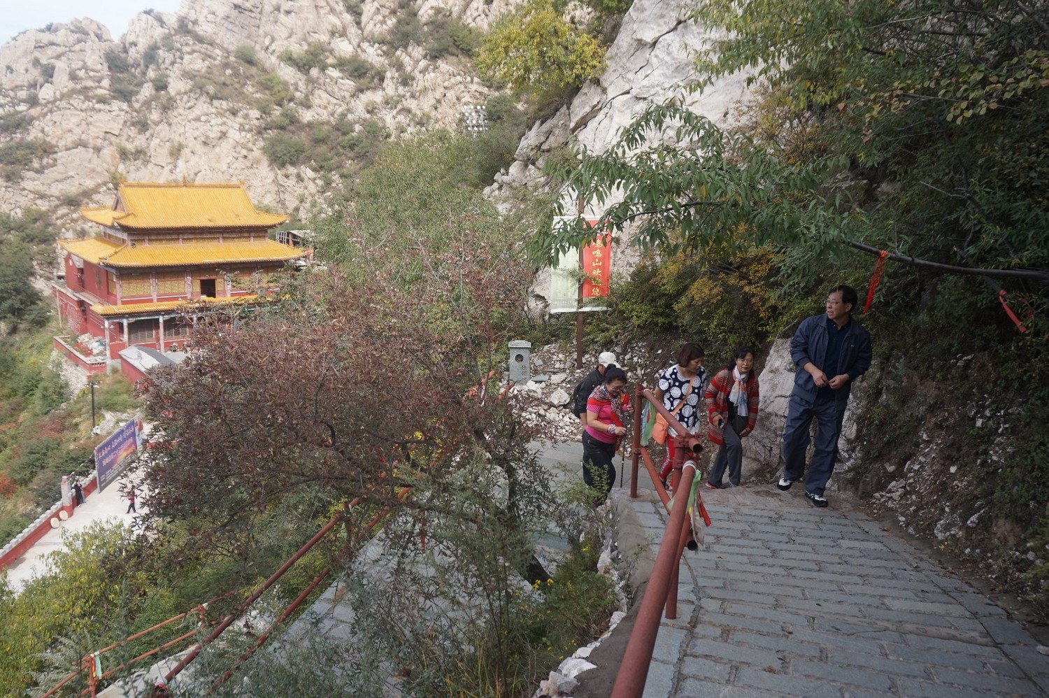 京西第一孤峰,鸡鸣山孤峰独秀