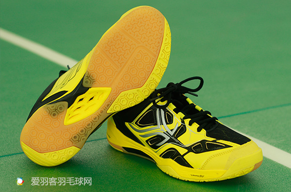 迪卡侬bs羽毛球鞋,花钱花在刀刃
