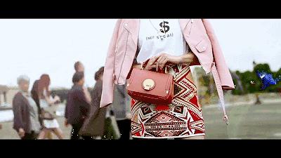 高圆圆秋冬搭配什么裤子,高圆圆穿湖蓝色毛衣