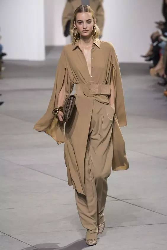 秋季穿衣搭配技巧,秋季穿衣搭配方法大全