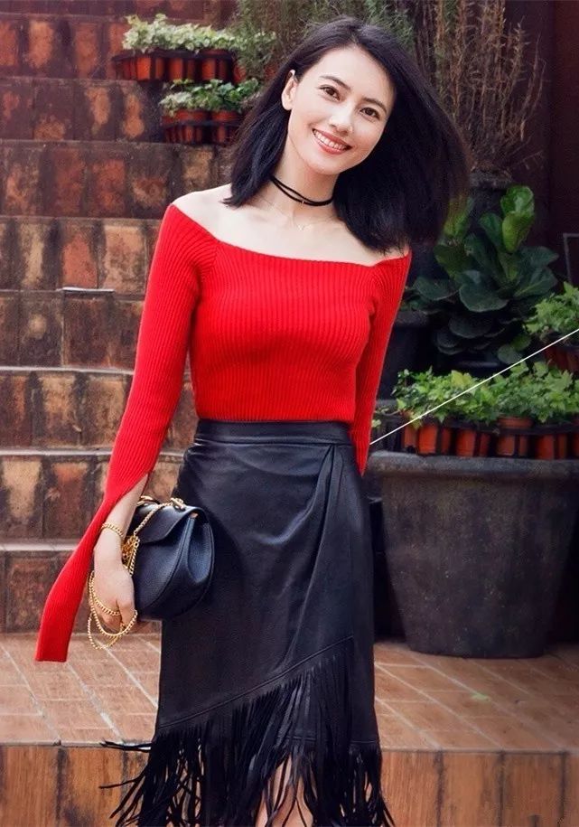 高圆圆秋冬搭配什么裤子,高圆圆穿湖蓝色毛衣