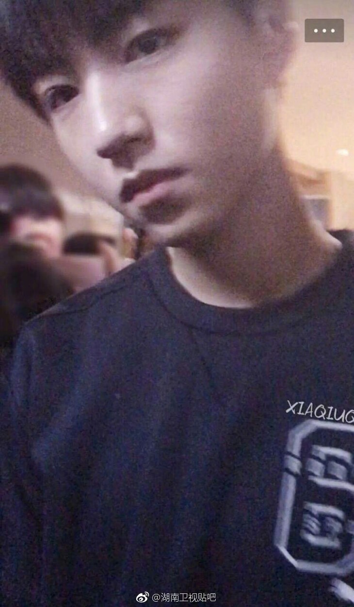 「TFBOYS」「分享」171019王俊凯眼神杀合集一双桃花眼撩动万人心