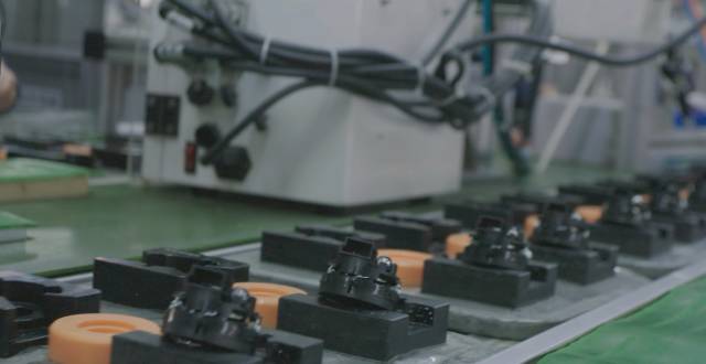 从默默无闻到行业巨头,从小作坊到上市公司的传奇