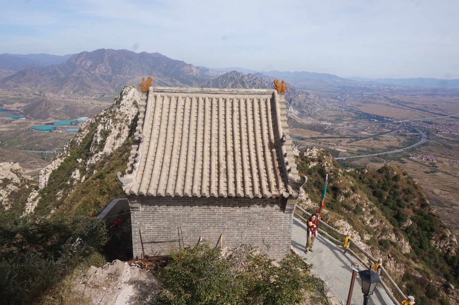 京西第一孤峰,鸡鸣山孤峰独秀