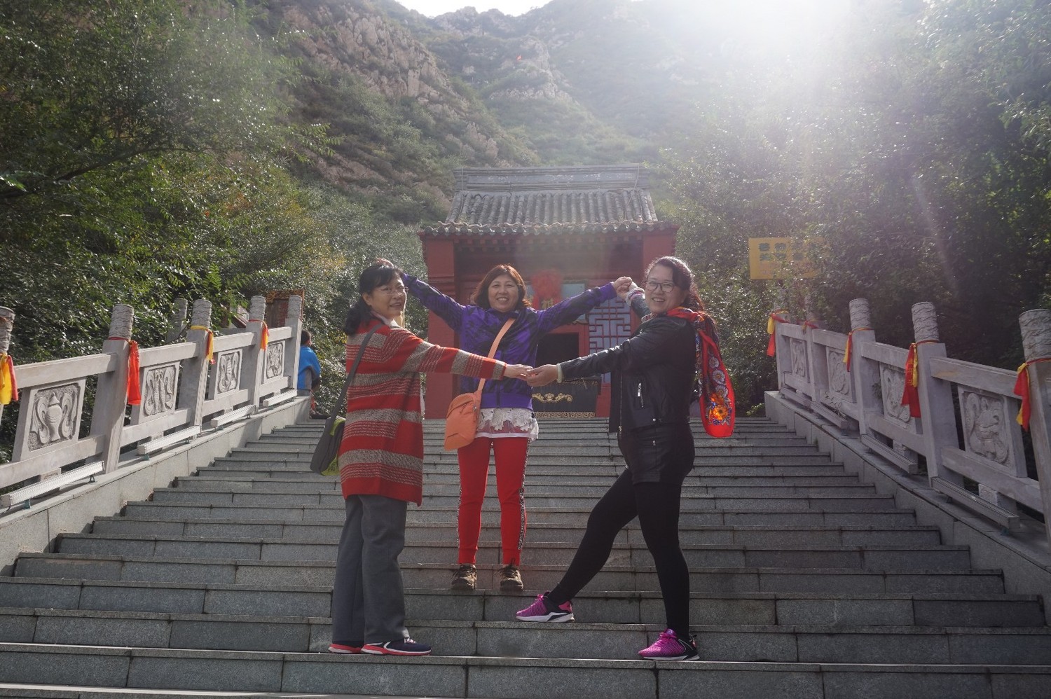 京西第一孤峰,鸡鸣山孤峰独秀