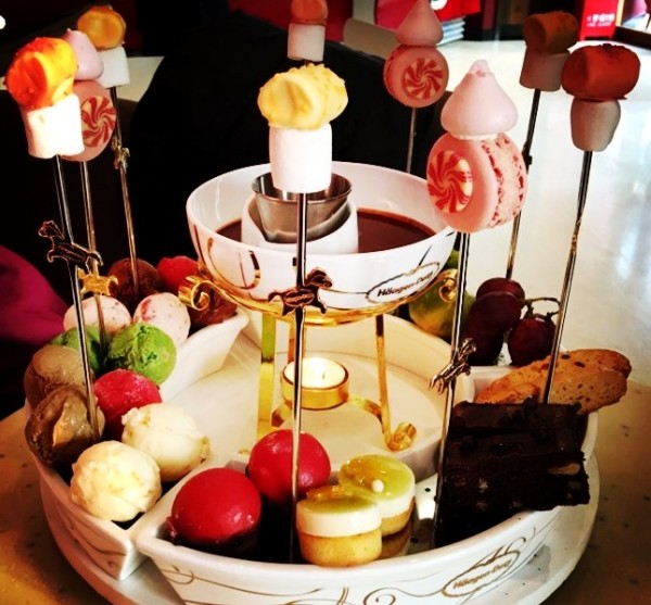 有五个不同口味的冰淇淋该怎么吃,冰淇淋又好吃又简单的方法