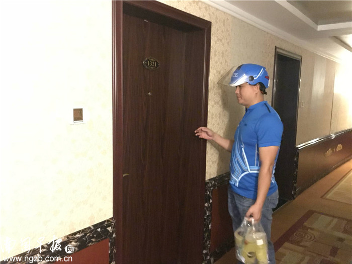 外卖小哥骑外卖车,外卖小哥骑几万的电动车