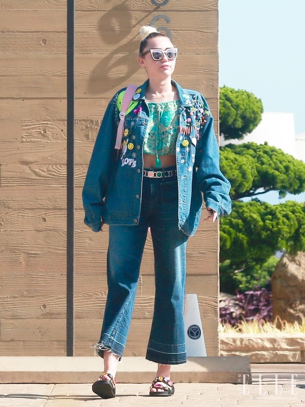 马思纯黑白格子外套,马思纯灯芯绒外套