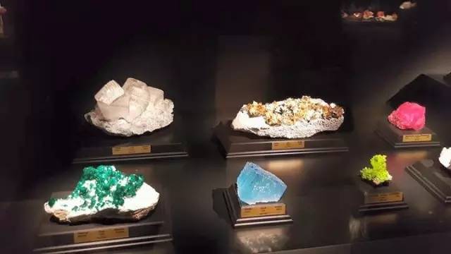 教育底色什么颜色,矿物颜色