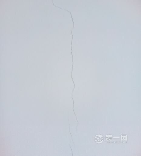 装修中墙面裂缝怎么处理,装修裂缝怎么修复啊