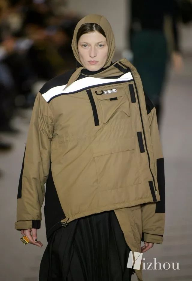 巴黎世家又丑又贵的产品,巴黎世家丑爆又贵实测