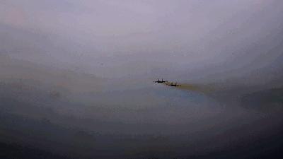 歼十五撞鸟飞行员带火迫降,歼15撞鸟迫降第一视角