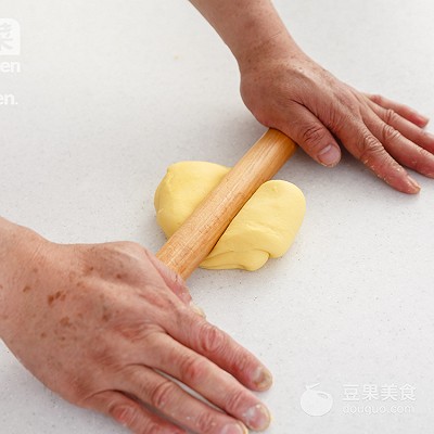 榴莲酥的做法烤箱空气炸锅,榴莲酥的做法微波炉