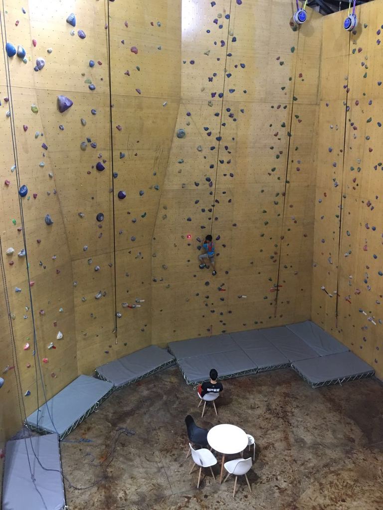 攀岩馆和攀岩场的区别,攀岩馆有啥要求