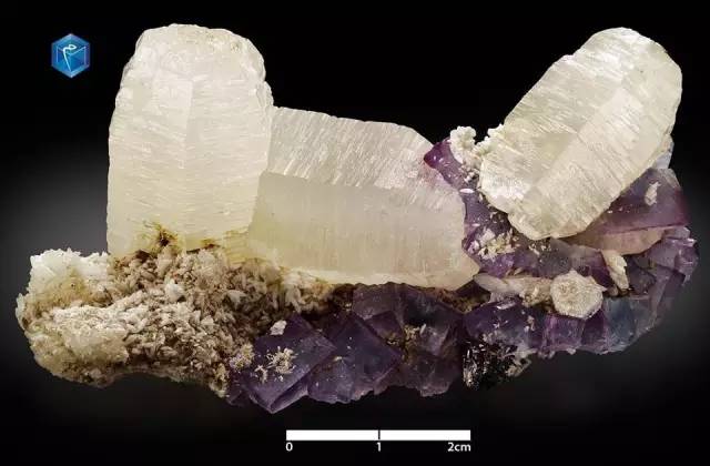 教育底色什么颜色,矿物颜色