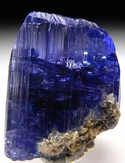 教育底色什么颜色,矿物颜色