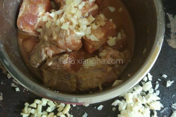 油炸排骨的做法外酥里嫩,油炸排骨的家常菜做法