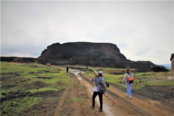 活动回顾|欧帝亿主题狗狗巴士察哈尔草原深处探秘万年火山
