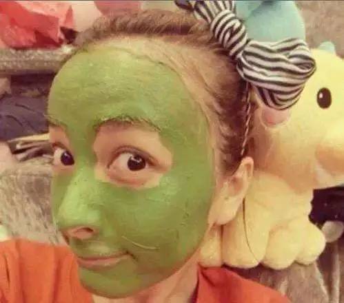 这种面膜到底有多惊艳？竟是一年贴700张面膜的范爷最爱！