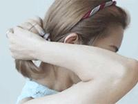 扎头发自己可以扎的简单易懂,扎头发小技巧好看又百搭